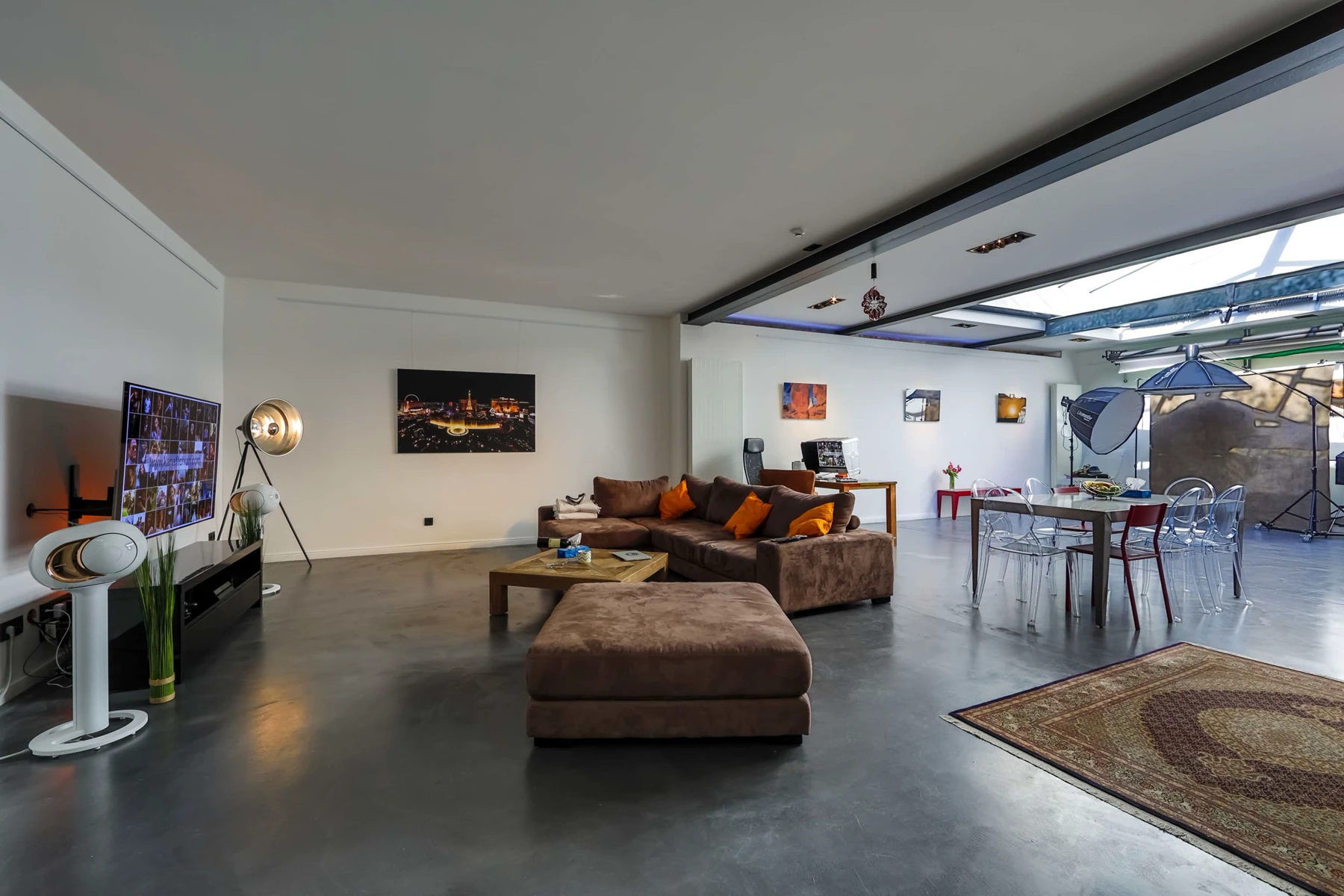Studio à Uccle · lumière maîtrisée et fond sobre pour shooting
