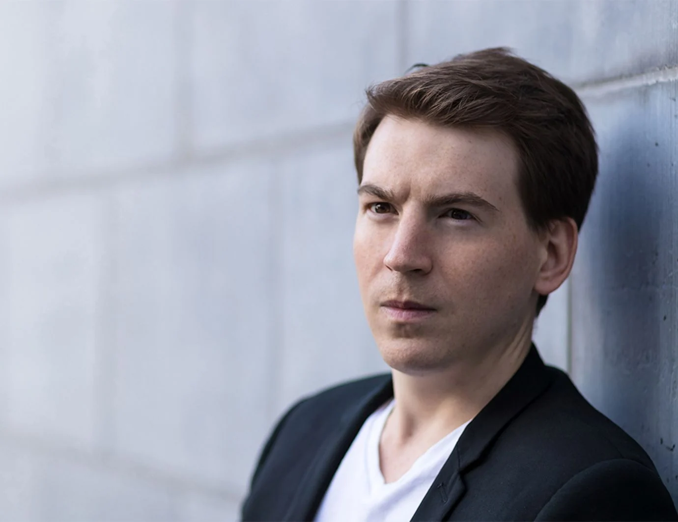 Portrait du pianiste Nathanaël Gouin par Hani Kanaftchian, publié dans BRUZZ